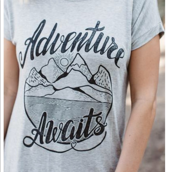 Lovely Souls Adventure Awaits Graphic Tee NWOT - Picture 3 of 4